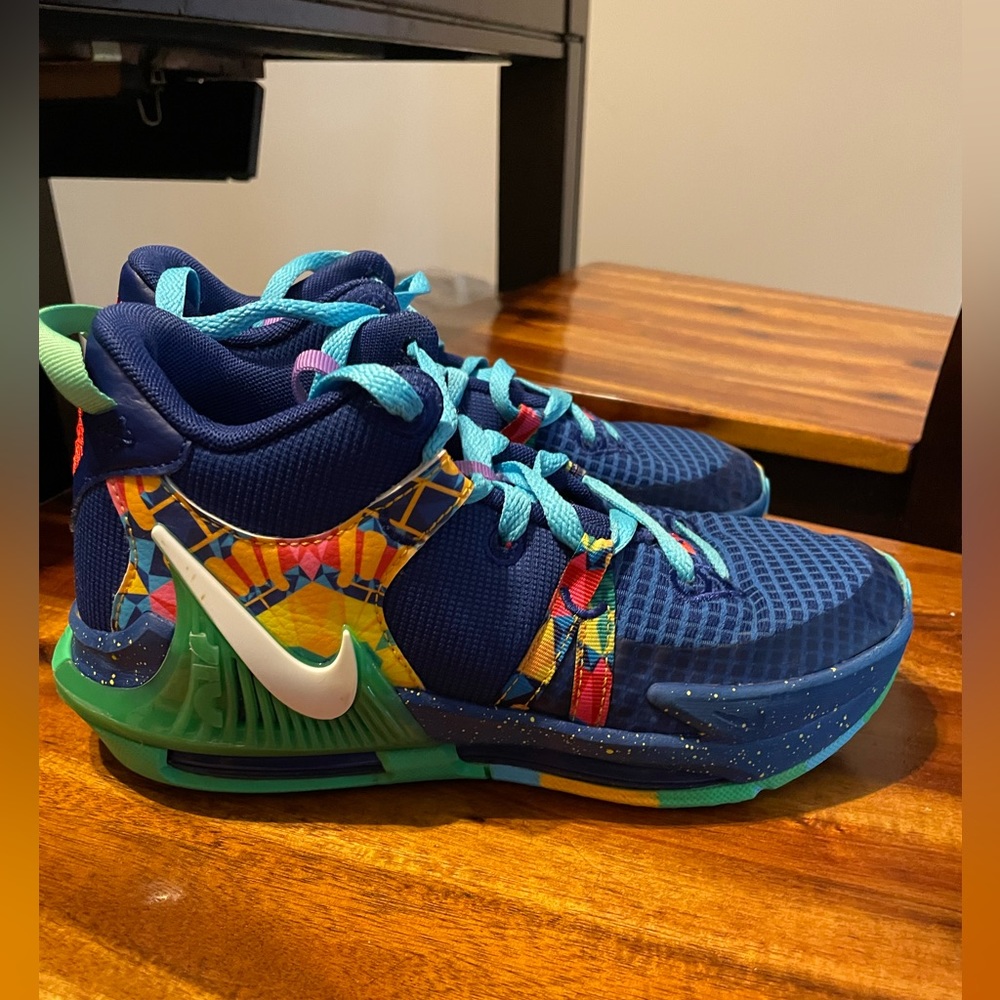 Kids' Lebron Witness VII Basketball Shoes